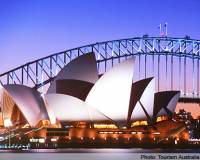 Doplňte: ''Operu v Sydney navrhol ______, ktorý je ________ architekt.'' (náhled)