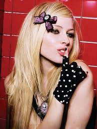 druhe meno Avril ... Lavigne     ...=