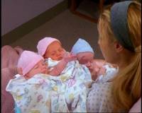 Komu porodila Phoebe trojata ? (nhled)