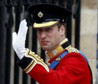 Který britský princ je ve svatební uniformě na fotografii č.7? (náhled)