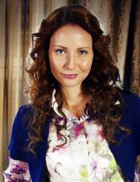 Je na obrázku č.5 jedna z hlavních postav seriálu "První republika" Magdalena Škvorová - Valentová? (náhled)