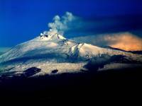 Která sopka, zapsaná na seznamu UNESCO od r.2013, je na obrázku č.2? (náhled)