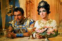 Je na obrzku .11 egyptsk krlovna Kleopatra a jej milenec, msk vojevdce a vlada Gaius Julius Caesar z filmu Kleopatra? (nhled)