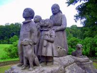 Na obrázku č.15 vidíte pomník „Babička s vnoučaty“ inspirovaný knihou Boženy Němcové „Babička“. Který sochař je autorem tohoto pomníku? (náhled)