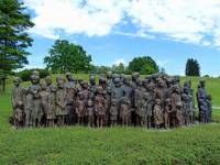 Který sochař/která sochařka je autorem/autorkou „Pomníku dětským obětem války“ na obrázku č.16? (náhled)