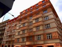 Jaká budova v Praze je na obrázku č.13? (náhled)