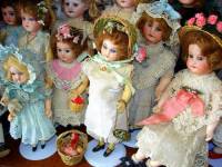 Historické panenky s porcelánovou hlavičkou na fotografii č.3 pocházejí z období: (náhled)