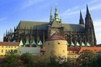 Věž stojící v areálu Pražského hradu na obrázku č.16 se jmenuje: (náhled)
