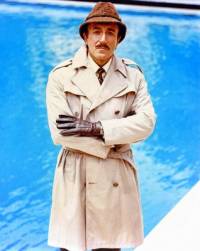 Dv se na ns z obrzku .13 policejn inspektor Jacques Clouseau z filmu Nvrat Rovho pantera? (nhled)