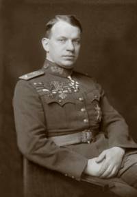 Lvem Sibiře byl nazýván velmi úspěšný velitel legií a Bělogvardějců generála Kolčaka. Masaryk s Benešem ho neměli rádi kvůli vlivu a oblíbenosti v legiích. Kdo to byl? (náhled)