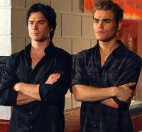 Jsou na obrzku .24 brati  upi Stefan a Damon Salvatore ze serilu "Up denky"? (nhled)