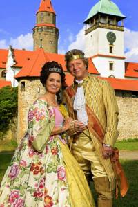 Jsou na fotografii č.11 král Bedřich a královna Eliška z Bedřichova království z filmové pohádky „Princezna a půl království“? (náhled)