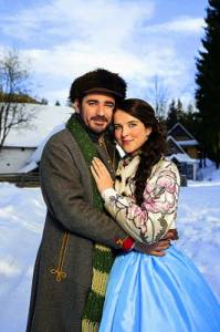 Je na fotografii č.2 učitel Václav s princeznou Amélií, do které se zamiloval, z filmové pohádky "Cesta za vánoční hvězdou"? (náhled)