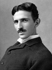 Jaké národnosti byl vynálezce, konstruktér elektrických strojů, zařízení a přístrojů a průkopník vícefázového střídavého proudu Nikola Tesla na fotografii č.6? (náhled)
