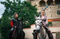 Jsou jezdci na konch na fotografii .9 princezna Ellena a princ Jan z Caldernu z filmov fantasy pohdky Princezna zaklet v ase?  (nhled)