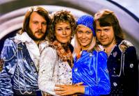 ABBA na fotografii č.14 je švédská popová skupina založená ve Stockholmu.  A)  V kterém roce byla ABBA založena? Název této hudební skupiny vznikl jako akronym spojením počátečních písmen křestních jmen jejích členů Agnetha, Björn, Benny a Anni-Frid. Jde o jednu z nejúspěšnějších kapel v historii populární hudby.  B)  Vyberte a označte písně, které pocházejí z repertoáru skupiny ABBA: (náhled)